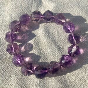 Faceted amethyst beaded bracelet
